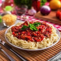Spaghetti with sauce.