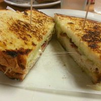 Traveling to Jacksonville and looking for a place to eat? Don't miss these fantastic dining options!