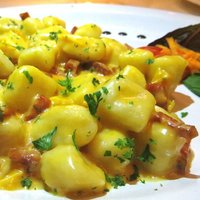 Laura Raymond of Destination Cuisine recommends The Usual Place in Sarasota, where Chef Chef Alessio serves up Italian dishes like Pork Shank. We discuss tightrope walkers, the plural of