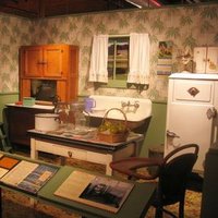 In this episode of the Find Dining Podcast, we speak with Richard J.S. Gutman, the Director and Curator of the Johnson & Wales Culinary Museum in Providence, Rhode Island. We talk about the museum and the history of food trucks and diners.