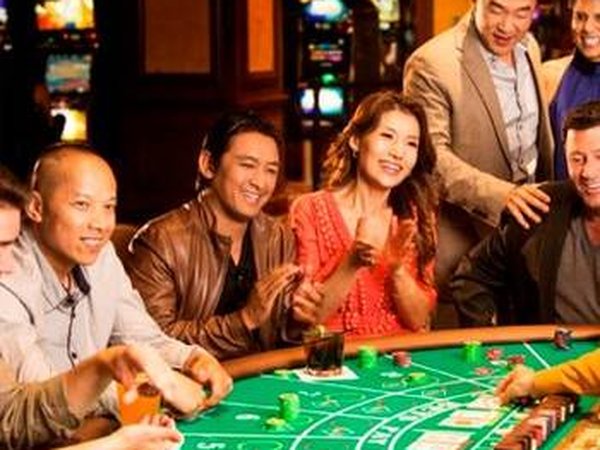 Baccarat_2728_HR_WEB_SMALL
