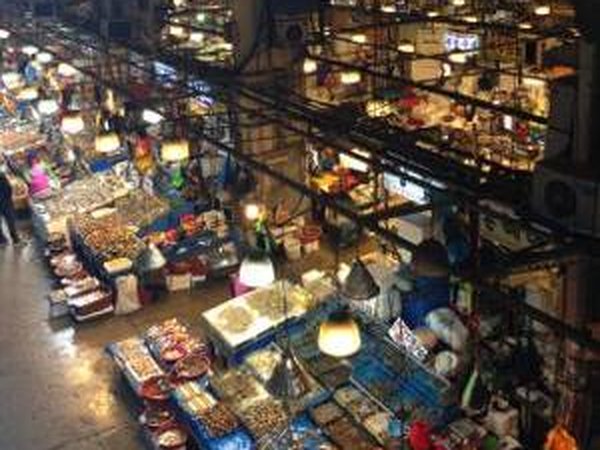 NO Ryang Jin Soo San fish market