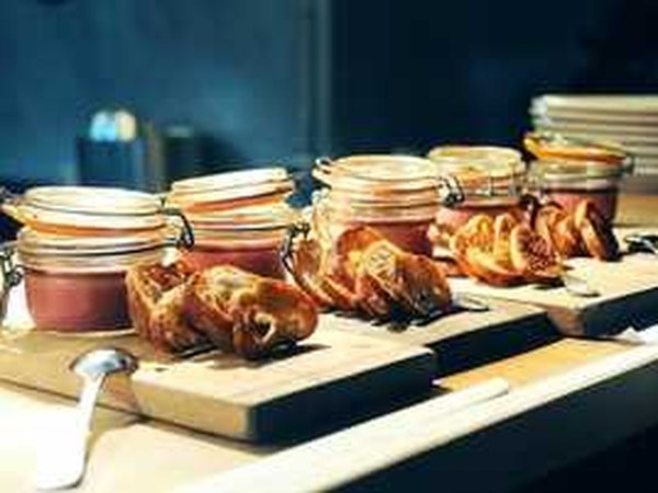Six Taste food tour