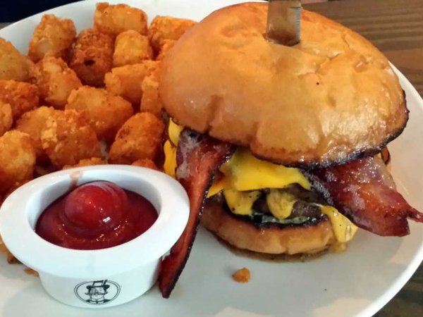 Pinewood-Cheeseburger