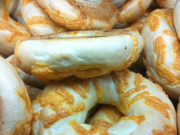 Cheddar-bagels-from-the-Rocky-Mountain-Bagel-Co