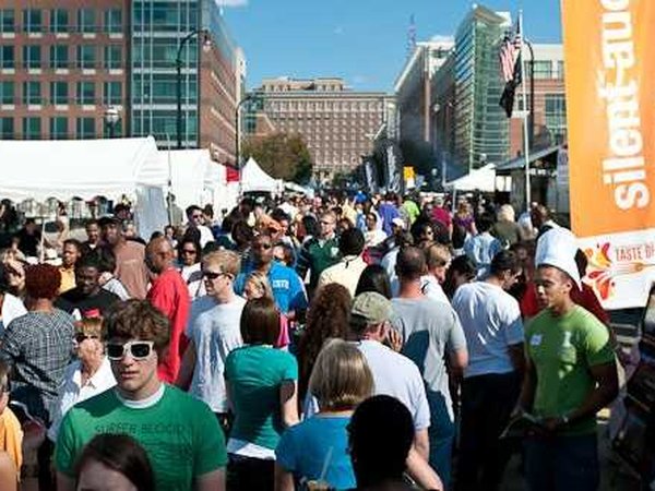 Bridge-Crowd-Street-Level