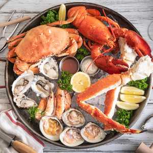 gorgeous seafood platter image